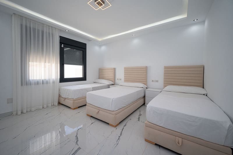 4 sovrum Villa till salu i Mijas Costa med pool garage - 1 390 000 € (Ref: 8747606)