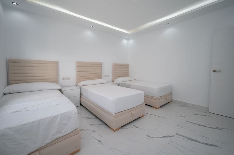 4 sovrum Villa till salu i Mijas Costa med pool garage - 1 390 000 € (Ref: 8747606)