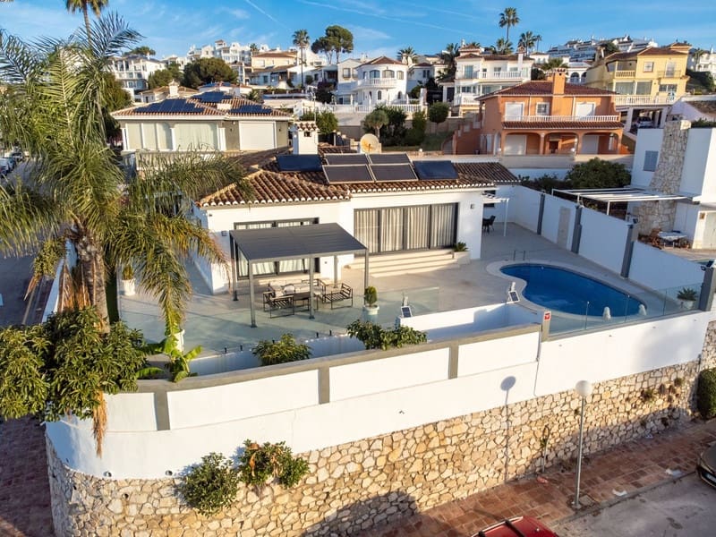 4 sovrum Villa till salu i Mijas Costa med pool garage - 1 390 000 € (Ref: 8747606)