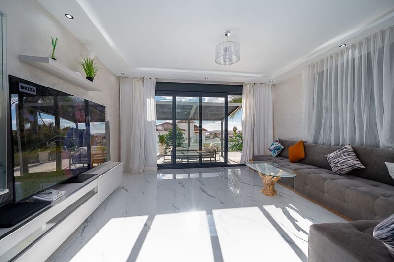 4 sovrum Villa till salu i Mijas Costa med pool garage - 1 390 000 € (Ref: 8747606)