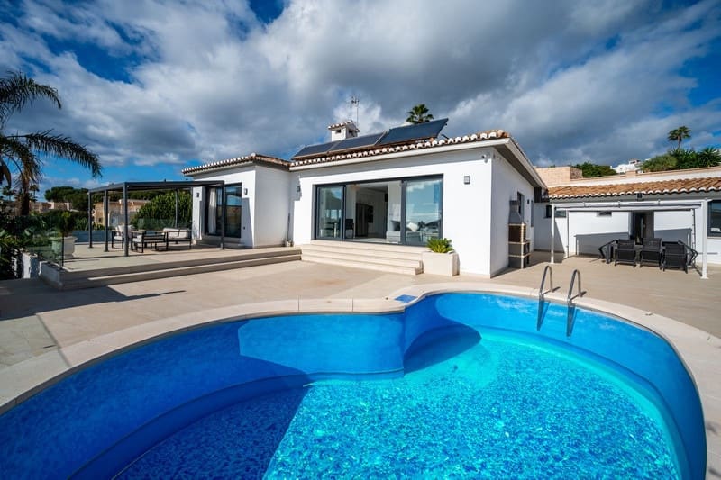4 sovrum Villa till salu i Mijas Costa med pool garage - 1 390 000 € (Ref: 8747606)