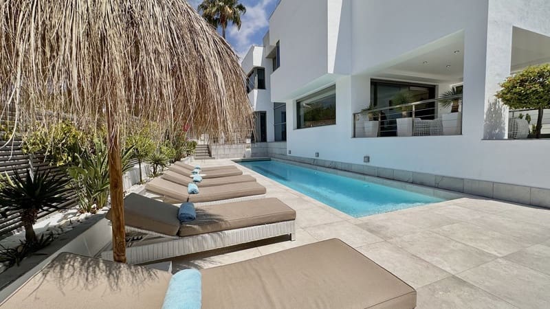 4 bedroom Villa for sale in Marbella with pool garage - € 2,500,000 (Ref: 8747607)