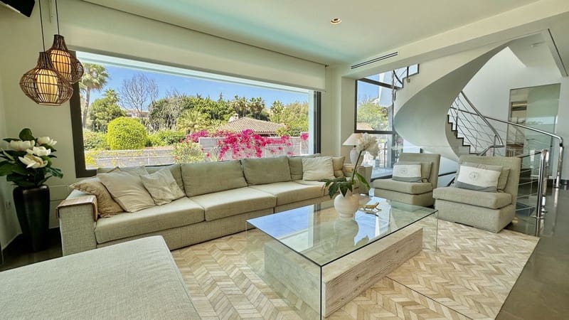 4 bedroom Villa for sale in Marbella with pool garage - € 2,500,000 (Ref: 8747607)