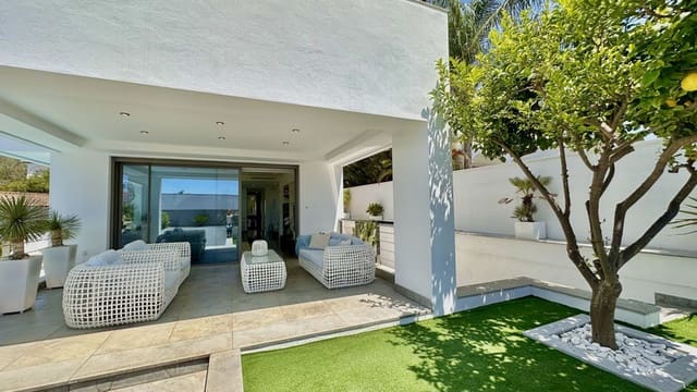 4 bedroom Villa for sale in Marbella with pool garage - € 2,500,000 (Ref: 8747607)