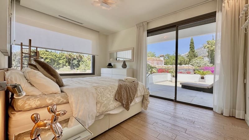 4 bedroom Villa for sale in Marbella with pool garage - € 2,500,000 (Ref: 8747607)