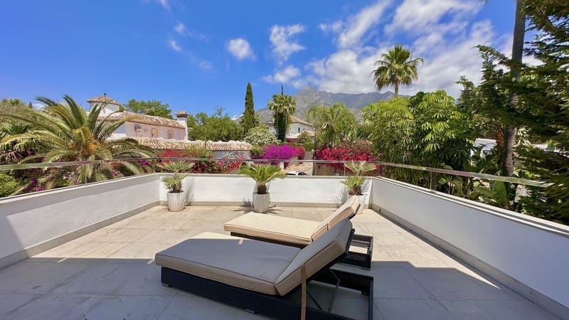 4 bedroom Villa for sale in Marbella with pool garage - € 2,500,000 (Ref: 8747607)