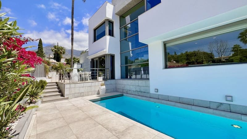 4 bedroom Villa for sale in Marbella with pool garage - € 2,500,000 (Ref: 8747607)