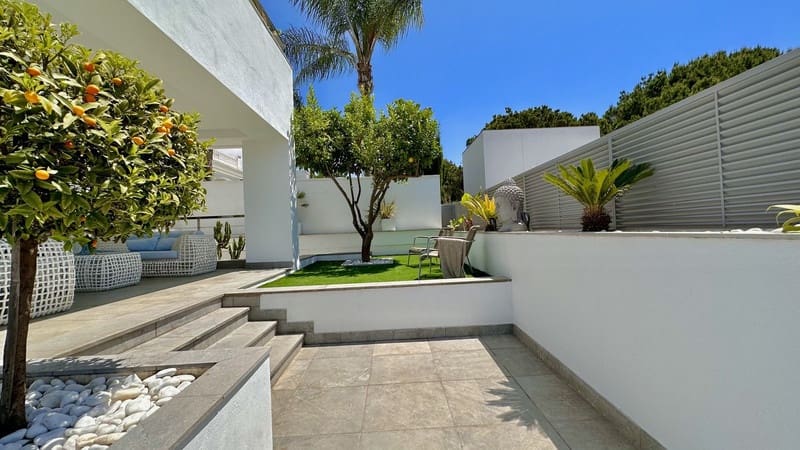 4 bedroom Villa for sale in Marbella with pool garage - € 2,500,000 (Ref: 8747607)