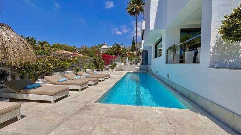4 bedroom Villa for sale in Marbella with pool garage - € 2,500,000 (Ref: 8747607)