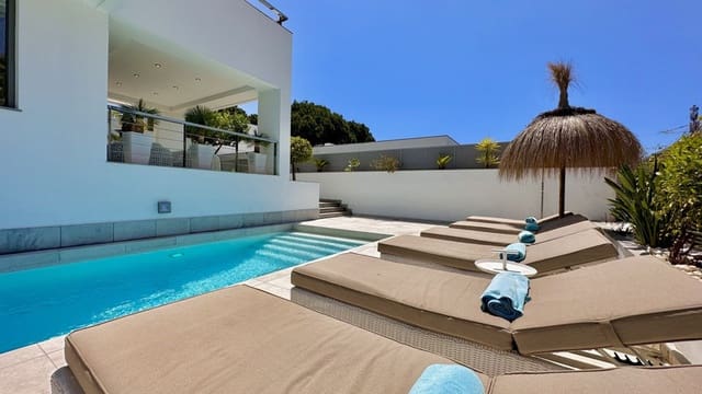 4 bedroom Villa for sale in Marbella with pool garage - € 2,500,000 (Ref: 8747607)