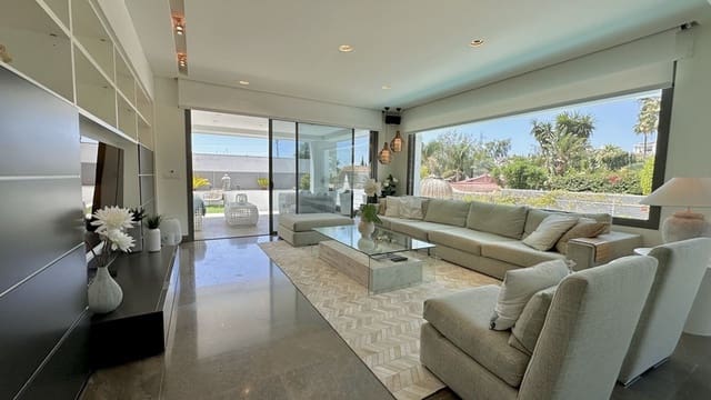 4 bedroom Villa for sale in Marbella with pool garage - € 2,500,000 (Ref: 8747607)
