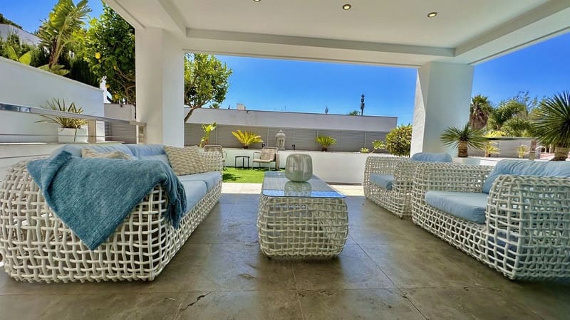 4 bedroom Villa for sale in Marbella with pool garage - € 2,500,000 (Ref: 8747607)