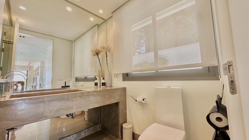 4 bedroom Villa for sale in Marbella with pool garage - € 2,500,000 (Ref: 8747607)