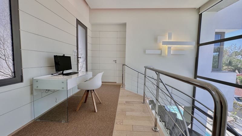 4 bedroom Villa for sale in Marbella with pool garage - € 2,500,000 (Ref: 8747607)