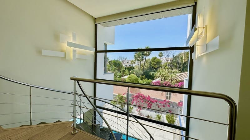 4 bedroom Villa for sale in Marbella with pool garage - € 2,500,000 (Ref: 8747607)