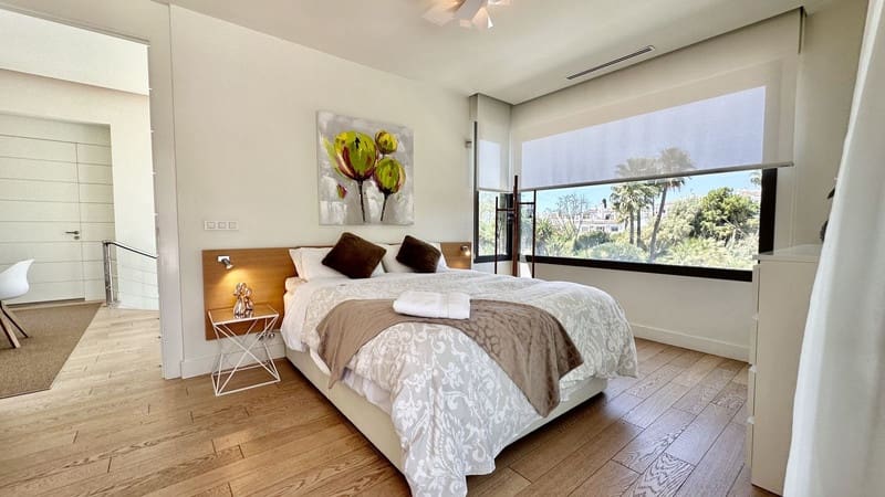 4 bedroom Villa for sale in Marbella with pool garage - € 2,500,000 (Ref: 8747607)