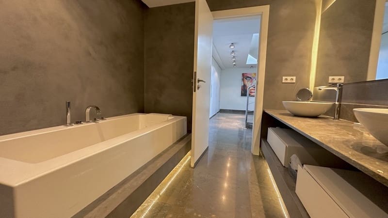 4 bedroom Villa for sale in Marbella with pool garage - € 2,500,000 (Ref: 8747607)