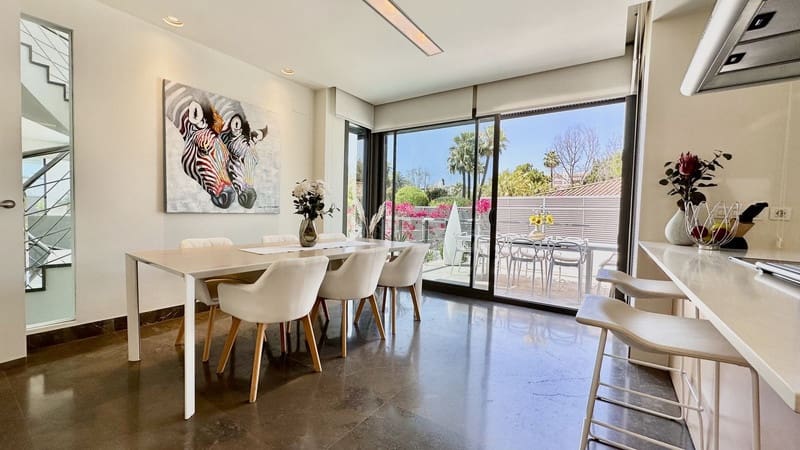 4 bedroom Villa for sale in Marbella with pool garage - € 2,500,000 (Ref: 8747607)