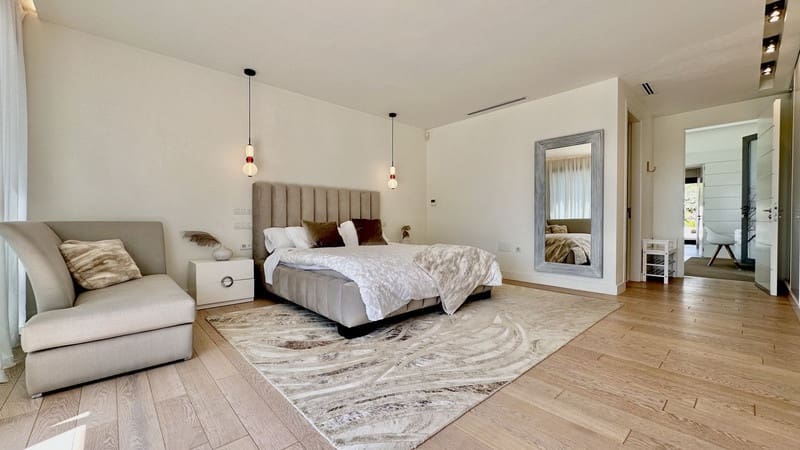 4 bedroom Villa for sale in Marbella with pool garage - € 2,500,000 (Ref: 8747607)