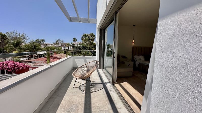 4 bedroom Villa for sale in Marbella with pool garage - € 2,500,000 (Ref: 8747607)