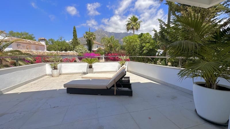 4 bedroom Villa for sale in Marbella with pool garage - € 2,500,000 (Ref: 8747607)