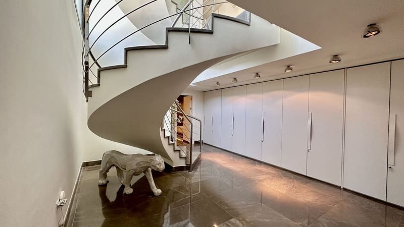 4 bedroom Villa for sale in Marbella with pool garage - € 2,500,000 (Ref: 8747607)