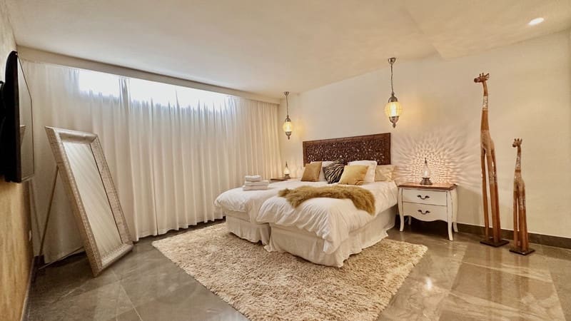4 bedroom Villa for sale in Marbella with pool garage - € 2,500,000 (Ref: 8747607)