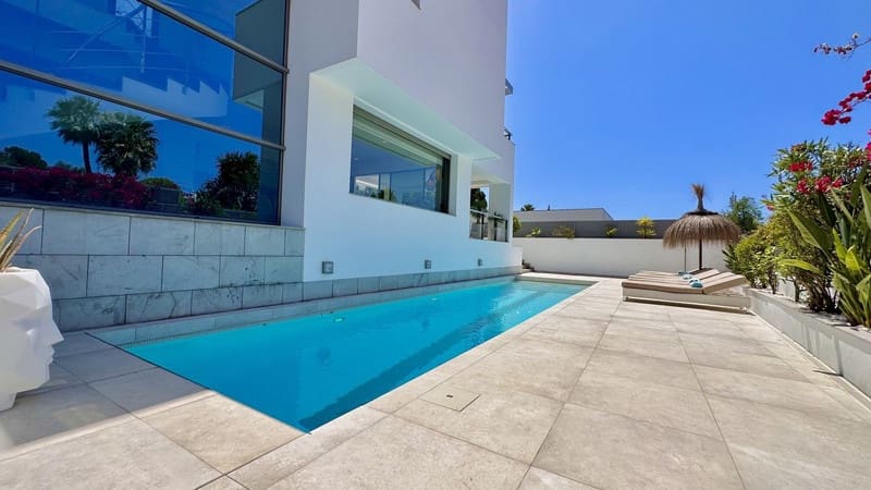 4 bedroom Villa for sale in Marbella with pool garage - € 2,500,000 (Ref: 8747607)