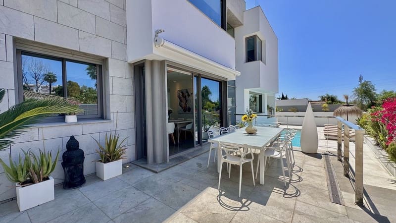 4 bedroom Villa for sale in Marbella with pool garage - € 2,500,000 (Ref: 8747607)