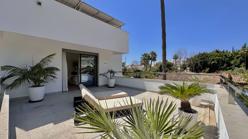 4 bedroom Villa for sale in Marbella with pool garage - € 2,500,000 (Ref: 8747607)