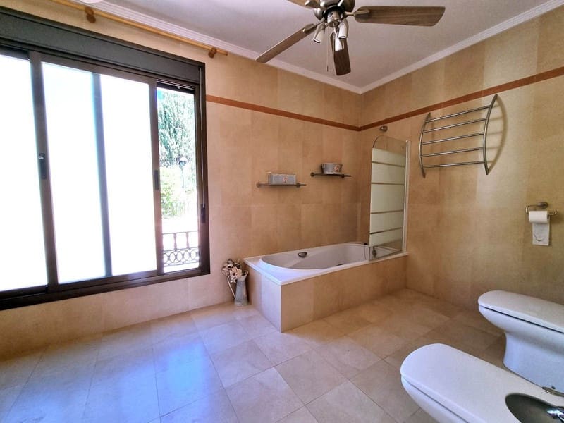 5 sovrum Villa till salu i Mijas Costa med pool garage - 942 000 € (Ref: 8752156)