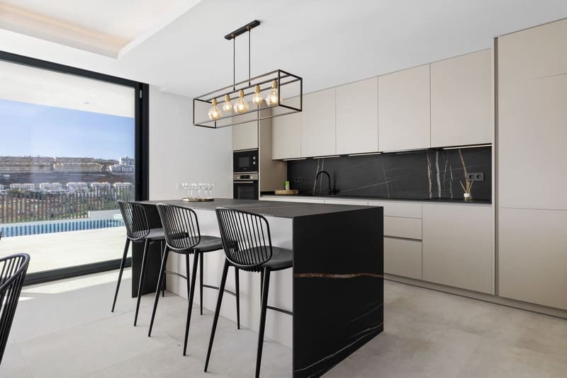6 bedroom Villa for sale in La Cala de Mijas with pool garage - € 2,650,000 (Ref: 8755351)