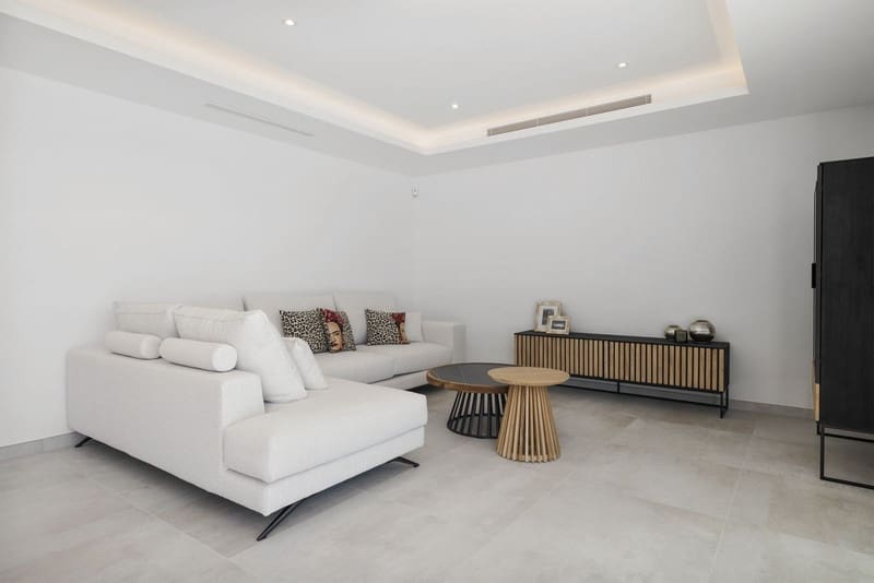 6 bedroom Villa for sale in La Cala de Mijas with pool garage - € 2,650,000 (Ref: 8755351)
