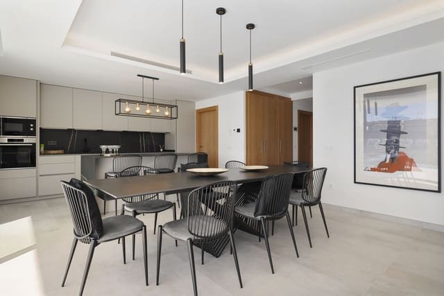 6 bedroom Villa for sale in La Cala de Mijas, Mijas with pool garage - € 2,650,000 (Ref: 8755351)
