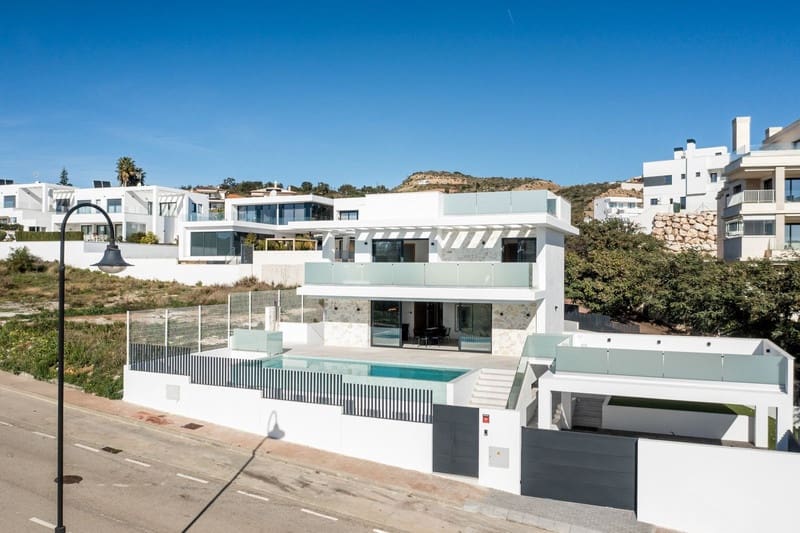 6 bedroom Villa for sale in La Cala de Mijas with pool garage - € 2,650,000 (Ref: 8755351)