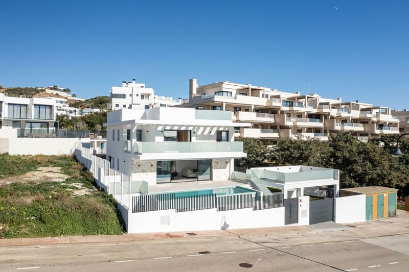 6 bedroom Villa for sale in La Cala de Mijas with pool garage - € 2,650,000 (Ref: 8755351)
