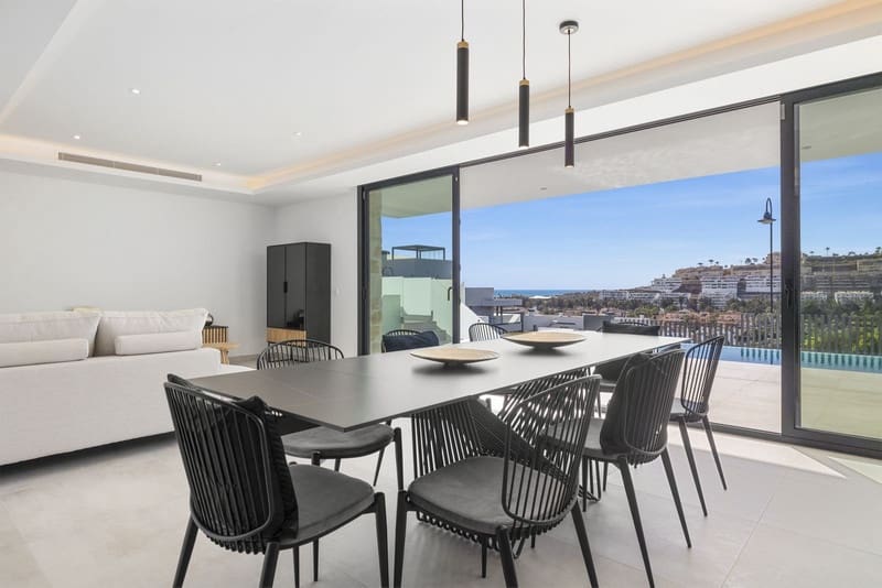 6 bedroom Villa for sale in La Cala de Mijas with pool garage - € 2,650,000 (Ref: 8755351)