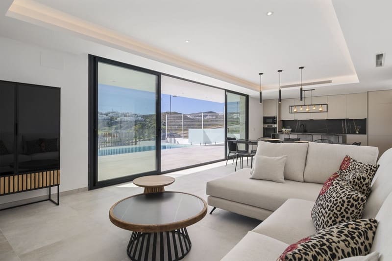6 bedroom Villa for sale in La Cala de Mijas with pool garage - € 2,650,000 (Ref: 8755351)