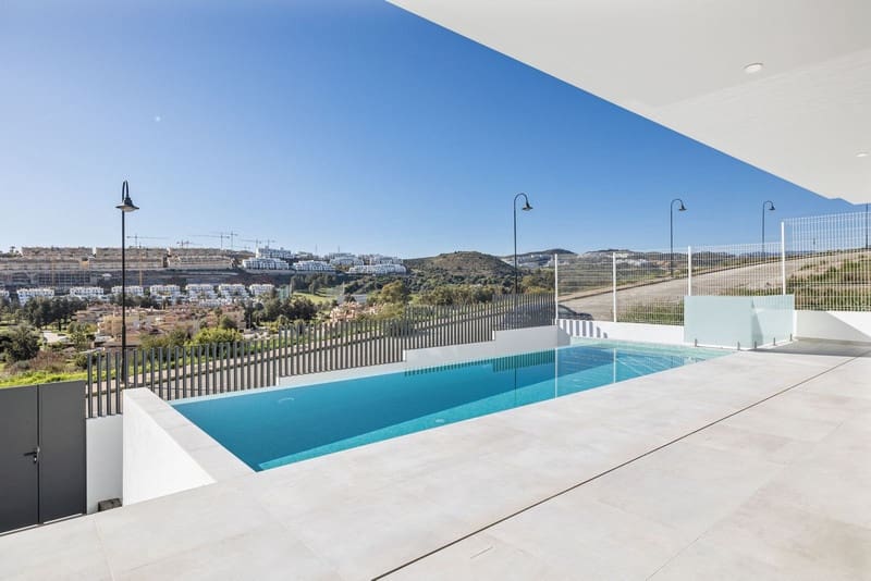 6 bedroom Villa for sale in La Cala de Mijas with pool garage - € 2,650,000 (Ref: 8755351)