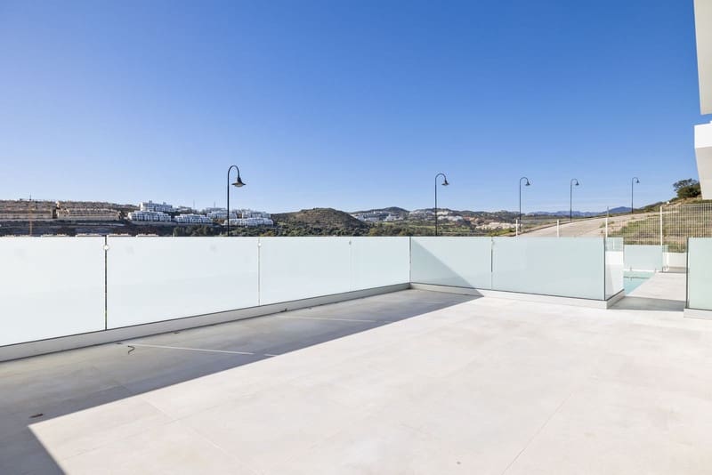 6 bedroom Villa for sale in La Cala de Mijas with pool garage - € 2,650,000 (Ref: 8755351)