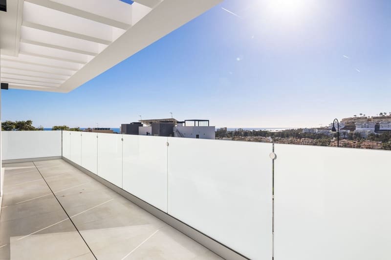 6 bedroom Villa for sale in La Cala de Mijas with pool garage - € 2,650,000 (Ref: 8755351)