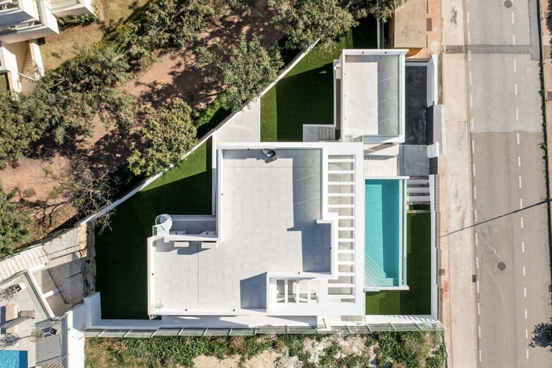 6 bedroom Villa for sale in La Cala de Mijas with pool garage - € 2,650,000 (Ref: 8755351)