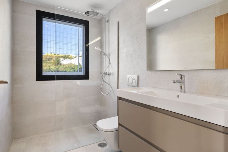 6 bedroom Villa for sale in La Cala de Mijas with pool garage - € 2,650,000 (Ref: 8755351)