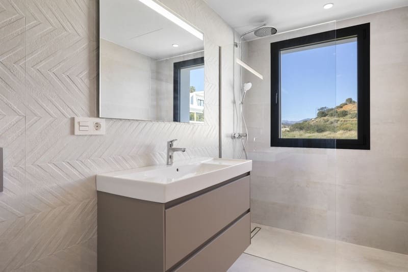 6 bedroom Villa for sale in La Cala de Mijas with pool garage - € 2,650,000 (Ref: 8755351)
