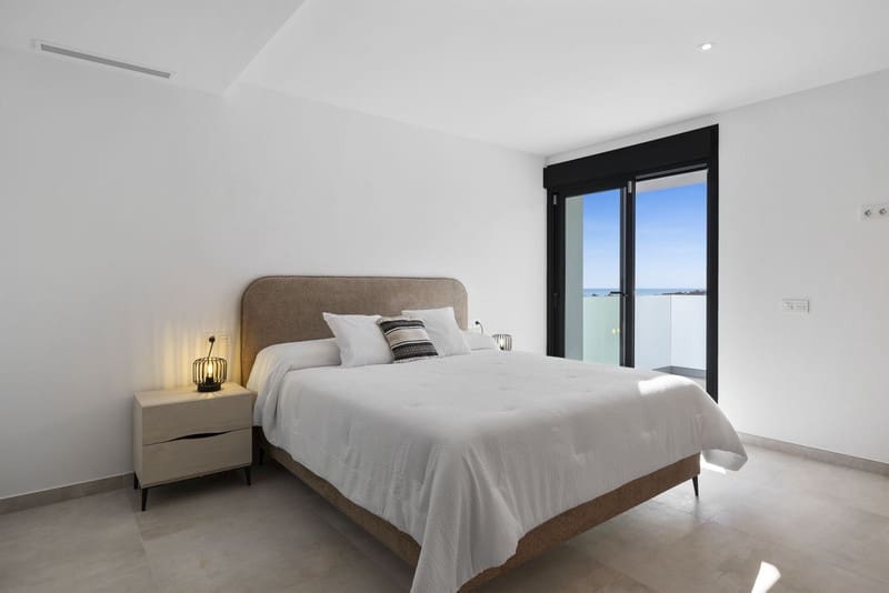 6 bedroom Villa for sale in La Cala de Mijas with pool garage - € 2,650,000 (Ref: 8755351)