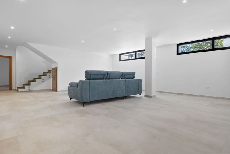 6 bedroom Villa for sale in La Cala de Mijas with pool garage - € 2,650,000 (Ref: 8755351)