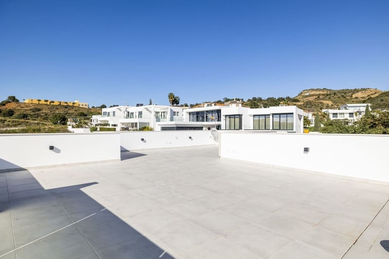 6 bedroom Villa for sale in La Cala de Mijas with pool garage - € 2,650,000 (Ref: 8755351)