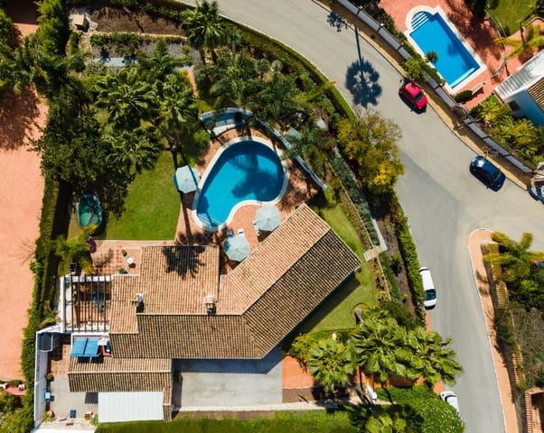 5 sypialnia Willa na sprzedaż w Marbella z basenem garażem - 1 745 000 € (Ref: 8757582)