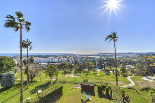 Apartamento de 4 habitaciones en Nueva Andalucia, Marbella en venta con piscina garaje - 1.350.000 € (Ref: 8773318)