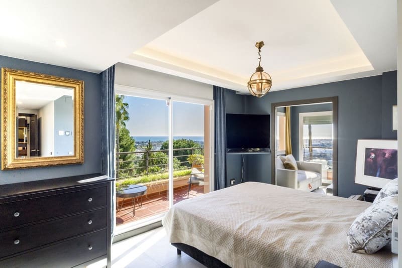 4 bedroom Apartment for sale in Nueva Andalucia with pool garage - € 1,350,000 (Ref: 8773318)